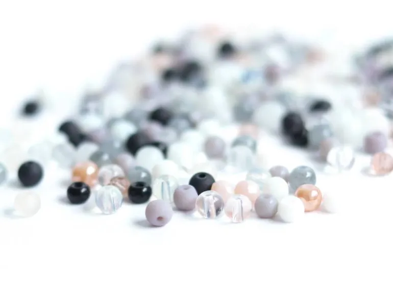 20 g de perles rondes en verre 4 mm - Tons noir & blanc
