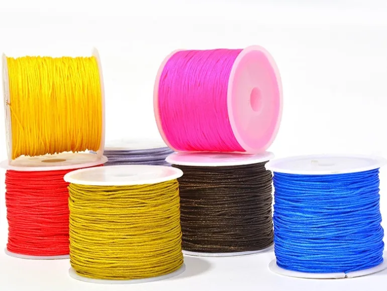 1 m de fil de jade / fil nylon tressé 1 mm - ocre moutarde brillant