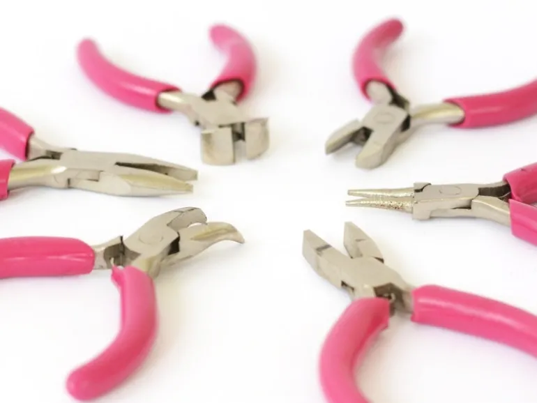 6 mini pinces roses pour création de bijoux - dans un joli étui