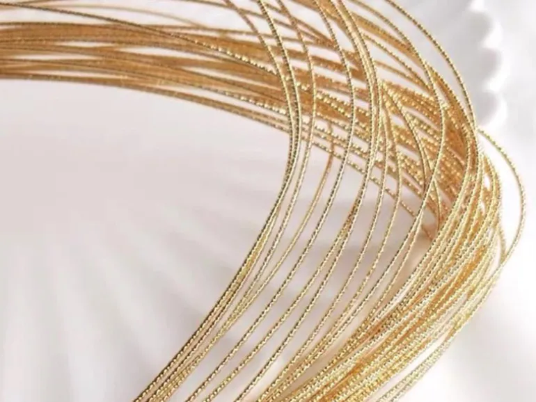 10 mètres de fil de cuivre texturé - doré brillant - 1 mm