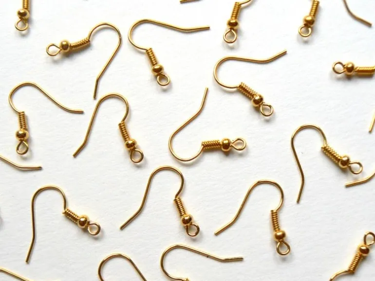 10 paires de boucles d'oreilles dorées