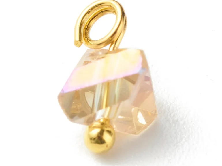 10 pendentifs en verre irisé - forme triangulaire - tons crèmes - 8 x 6 mm
