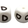 1 perle carré 12 mm en silicone - Lettre D