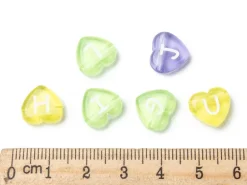 200 perles cœur en plastique - lettres alphabet - 11 mm