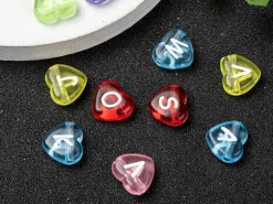 200 perles cœur en plastique - lettres alphabet - 11 mm
