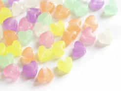50 perles en plastique - cœurs - phosphorescent / brille dans le noir