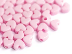 50 perles en plastique - cœur rose