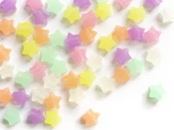 50 perles en plastique - étoiles - phosphorescent / brille dans le noir