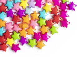 50 perles en plastique - étoiles couleur vive - 12 mm
