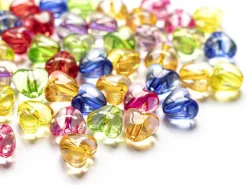 50 perles en plastique coeur - inclusion multicolore - 10 mm