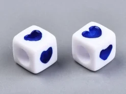20 perles en plastique cubes symbole coeur - bleu - 7 mm