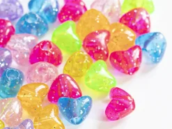 50 perles en plastique- cœurs pailletés - multicolore