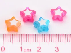 50 perles en plastique étoiles - transparent et blanc - 9x10 mm