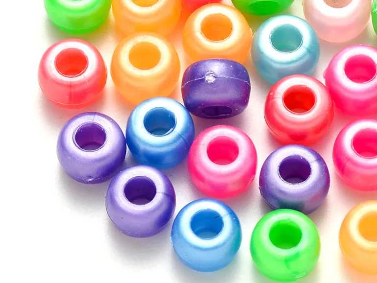 100 perles en plastiques basiques pour enfants - couleurs nacrées - 9x6 mm