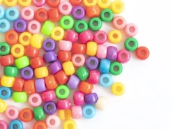 100 perles en plastiques basiques pour enfants - couleurs vives - 9x6 mm
