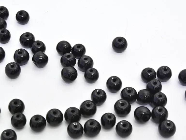50 perles en verre rondes 4 mm - noir