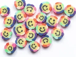 20 perles fleur sourire en pâte polymère - 9 mm