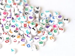 200 perles lettres alphabet rondes multicolores