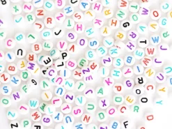 200 perles lettres alphabet rondes multicolores