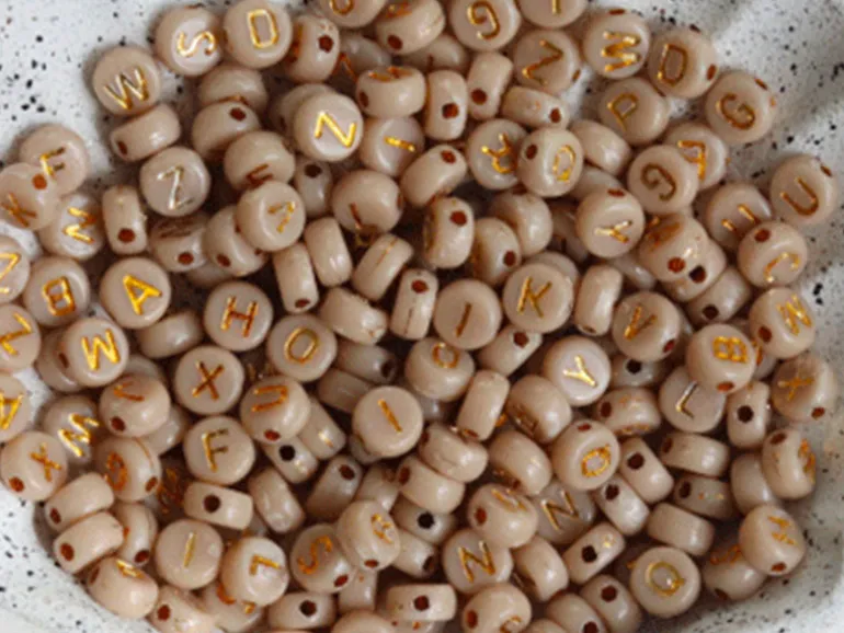 200 perles lettres dorées – Avoine