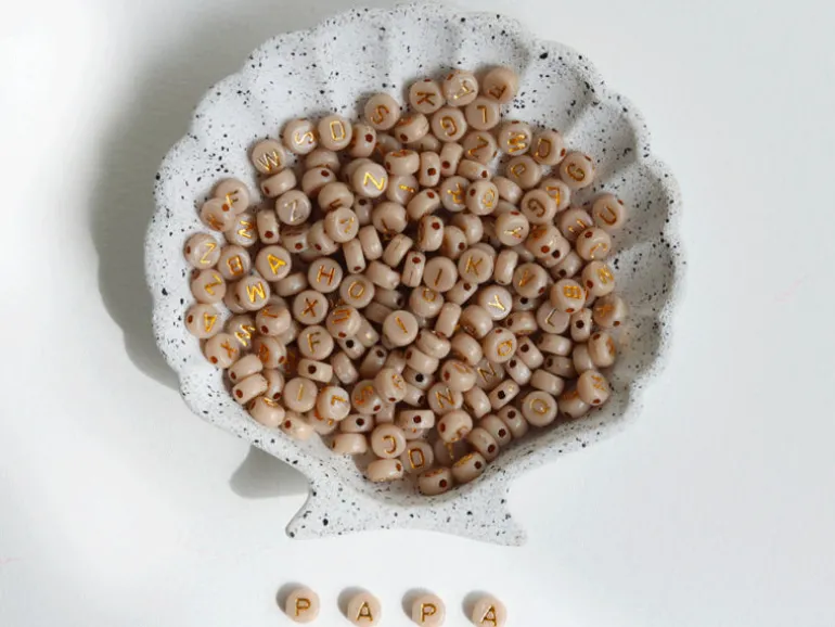 200 perles lettres dorées – Avoine
