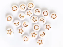 20 perles rondes en plastique - mix fleurs, étoiles et cœur - doré et blanc