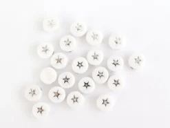 20 perles rondes en plastique - étoiles - argenté et blanc