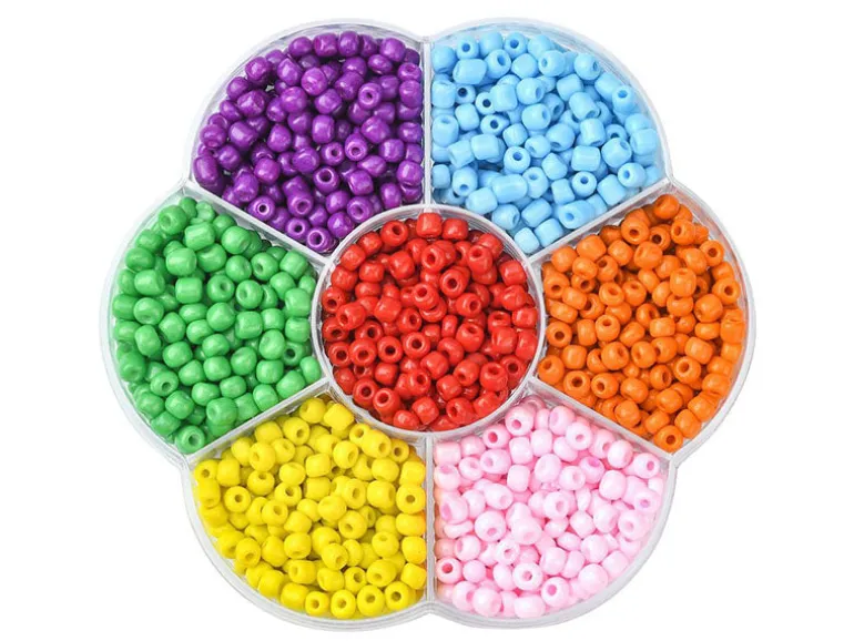 Boite de 7 couleurs de grosses perles de rocailles - 4 mm