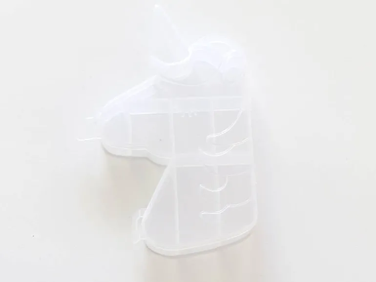Boite de rangement licorne avec ses 8 compartiments