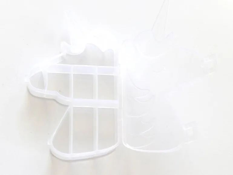 Boite de rangement licorne avec ses 8 compartiments