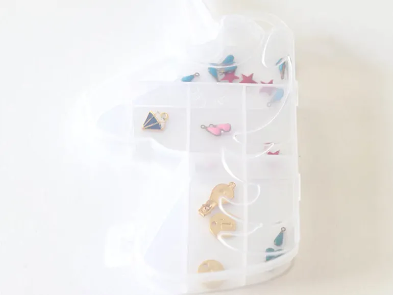 Boite de rangement licorne avec ses 8 compartiments