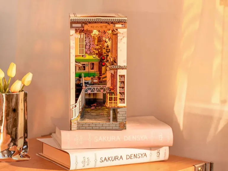 Book Nook - Pièce miniature - Sakura Densya