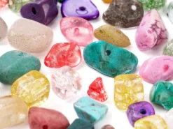 Boîte de 4 compartiments de perles naturelles et synthétiques