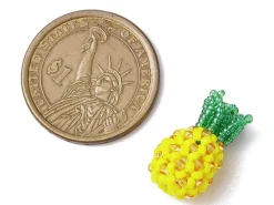 Breloque ananas en perles de rocaille jaunes