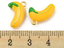 Breloque banane émaillée en laiton doré à l’or fin