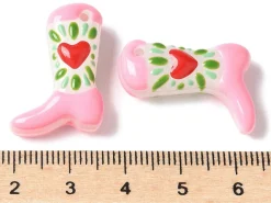 Breloque bottine rose en verre avec cœur rouge