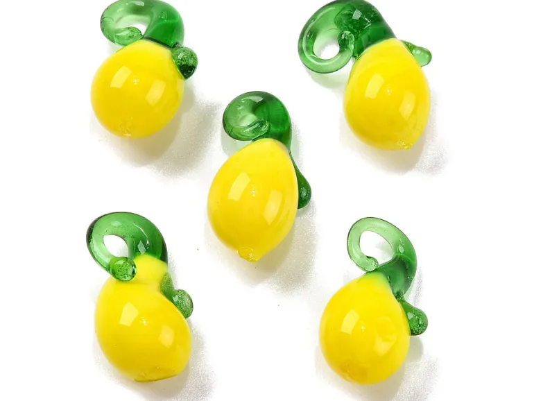 Breloque citron jaune en perles de verre colorées