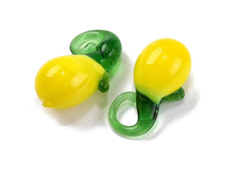 Breloque citron jaune en perles de verre colorées
