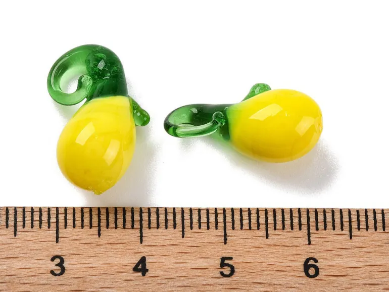 Breloque citron jaune en perles de verre colorées