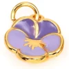 Breloque fleur émaillée lilas en laiton doré à l’or fin