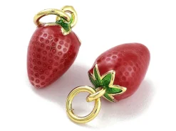 Breloque fraise émaillée en laiton doré à l’or fin