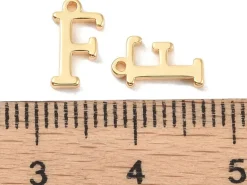 Breloque lettre F en laiton plaqué or 18 K
