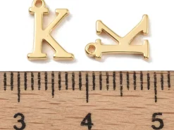 Breloque lettre K en laiton plaqué or 18 K