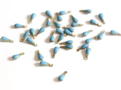 Breloque petite goutte émaillée - bleu turquoise