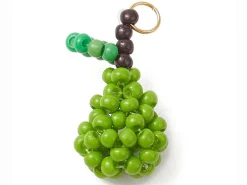 Breloque poire verte en perles de verre