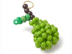 Breloque poire verte en perles de verre