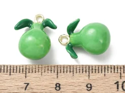 Breloque poire verte émaillée - doré