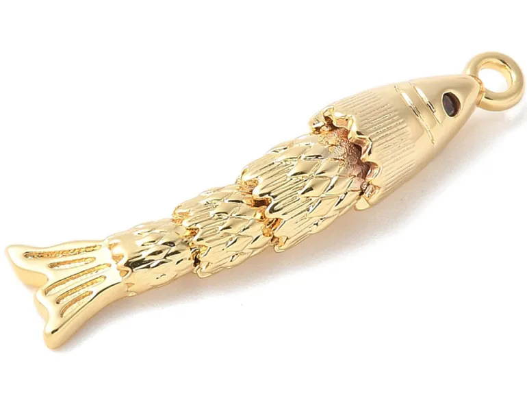 Breloque poisson orné de zircon en laiton doré à l’or fin