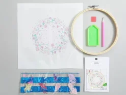 DIY Diamond Painting sur toile - Couronne de Fleurs Scintillante - Rico Design