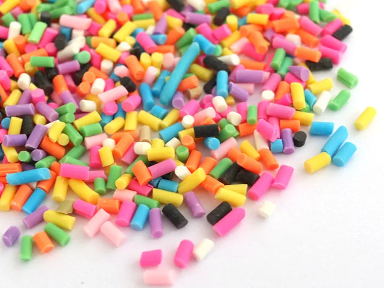 Faux vermicelles couleurs vives pour pâte fimo ou résine.